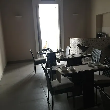 Chez Moi Bed & Breakfast 3*